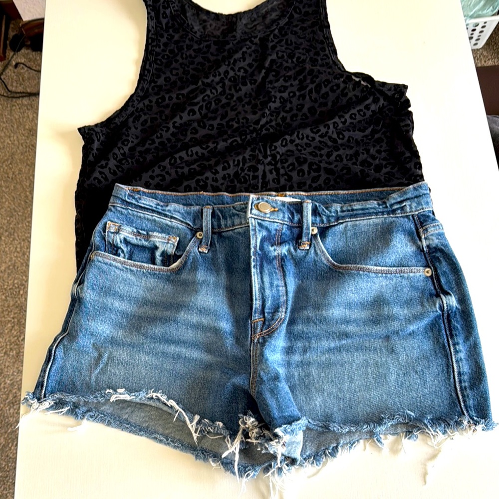 Size 8/29 Good American Denim Shorts